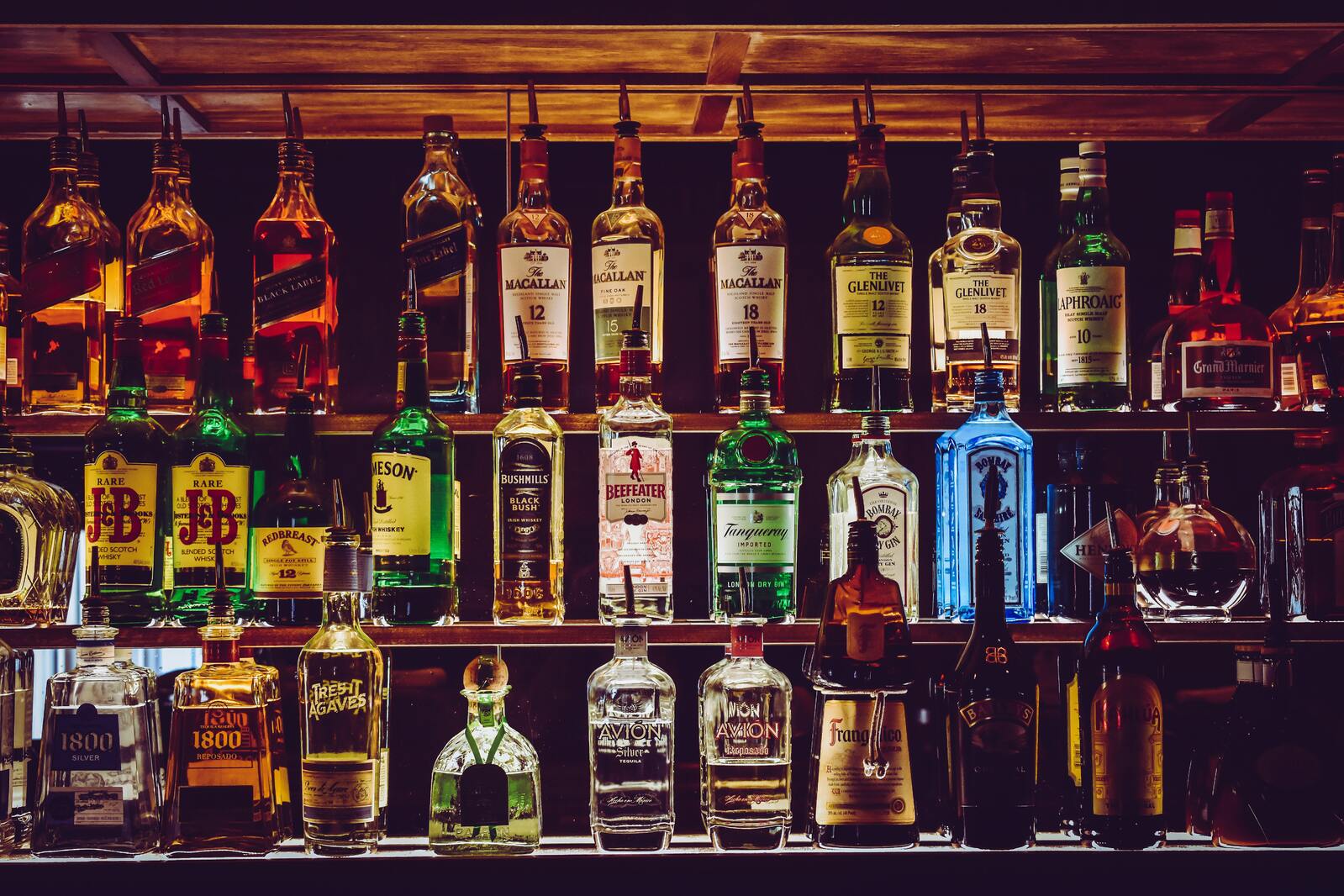 Alkohol způsobuje vznik nádorů více mechanismy Alkohol způsobuje vznik nádorů více mechanismy